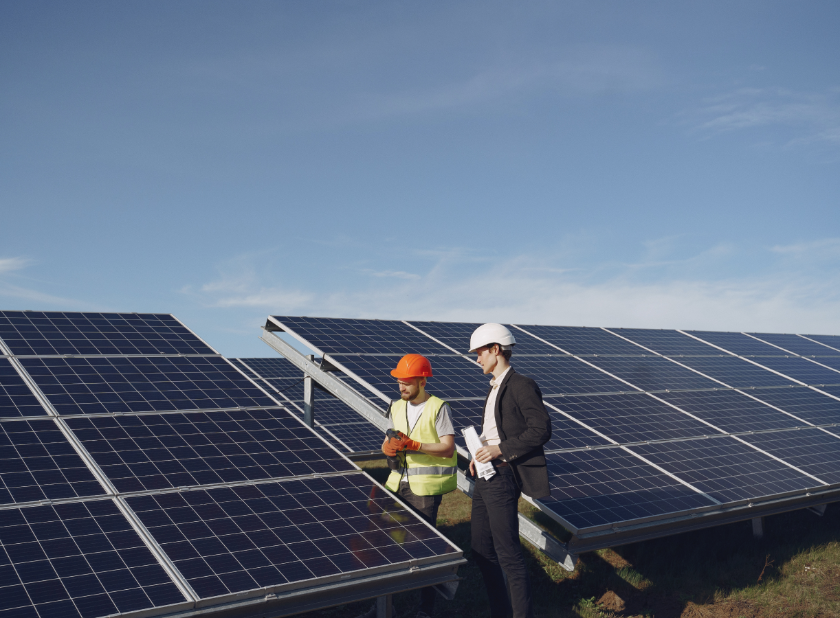 Prestige Metal Installateur Panneaux Photovoltaiques Tours Foreman Businessman Solar Energy Station 1